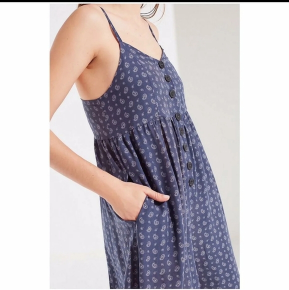 UO Tootsie Button-Down Crop Jumpsuit - Picture 4 of 9